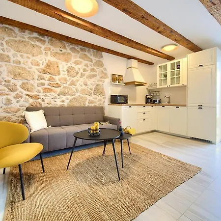 Dume * Vrbnik (Primorje-Gorski Kotar)